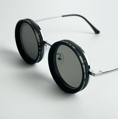 Lunettes Solaires à Teinte Réglable – Élégance et Protection Instantanée