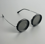 Lunettes Solaires à Teinte Réglable – Élégance et Protection Instantanée