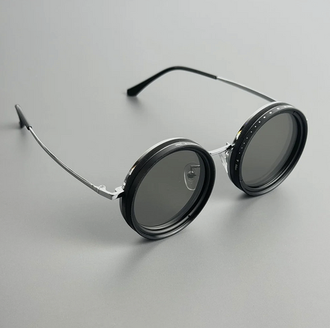 Lunettes Solaires à Teinte Réglable – Élégance et Protection Instantanée