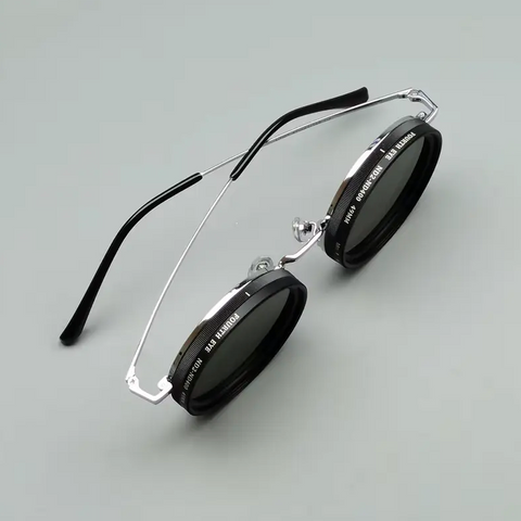Lunettes Solaires à Teinte Réglable – Élégance et Protection Instantanée
